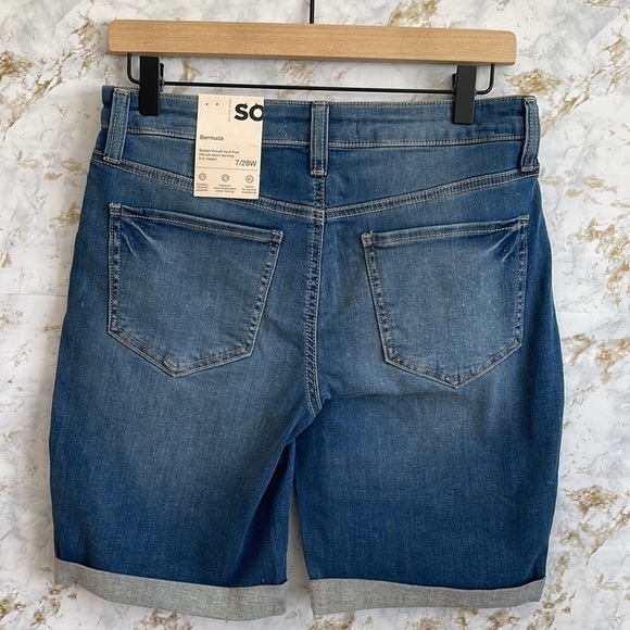 SO Low Rise Bermuda Roll Up Shorts l SIZE 7/28W - Picture 2 of 7
